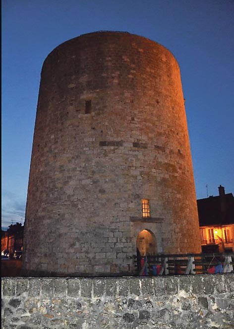 Visite nocturne du château de Dourdan - Le Républicain de l'Essonne