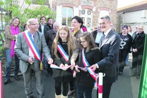 Inauguration du service jeunesse à Champcueil.