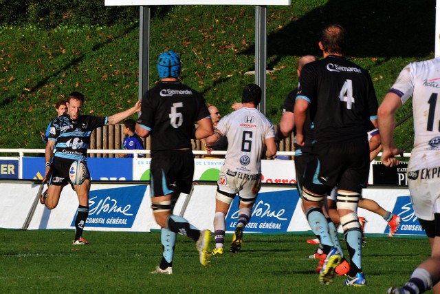 Massy a glané sa plus large victoire de la saison sur Valence d'Agen (54-24).