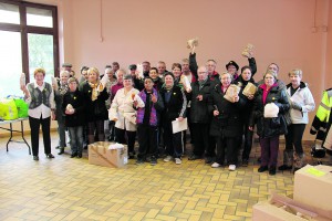 A Ballancourt-sur-Essonne, une partie des équipes du Comité des fêtes et des bénévoles qui ont assuré la distribution de 1 350 brioches dans les 18 secteurs de la ville au profit du Téléthon.