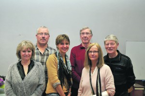 Le nouveau président du Comité de jumelage, Pascal Hodeau entouré du nouveau bureau : Sylviane Woehrel, Béatrice Hodeau, Sophie Perse, Claude Levasseur et Jean-Pierre Trotin.