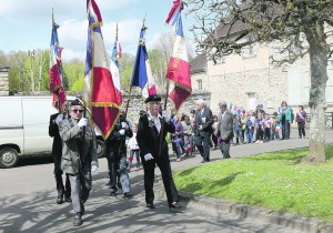 Défilé de l’école jusqu’au monument.