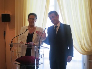 Geneviève Colot et Nicolas Sarkozy à l'assemblée nationale, mercredi 6 avril, Paris.
