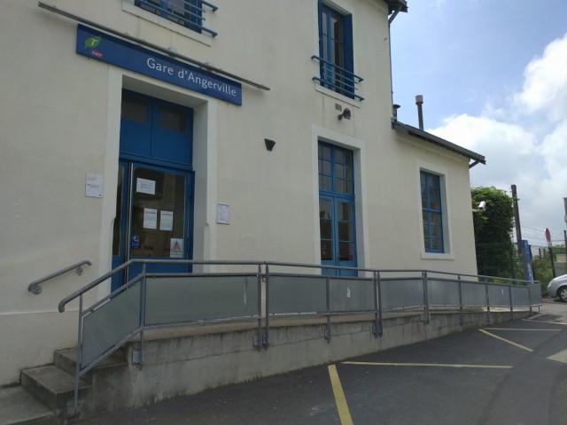 ANGERVILLEgare