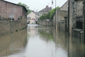 Le village d’Auvernaux s’est retrouvé totalement isolé.