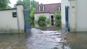 Une maison totalement inondée à Buno-Bonnevaux.