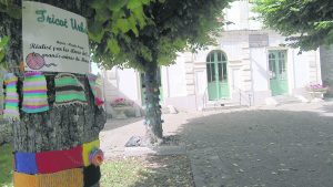 L’école des Frères-Montgolfier se met au tricot.