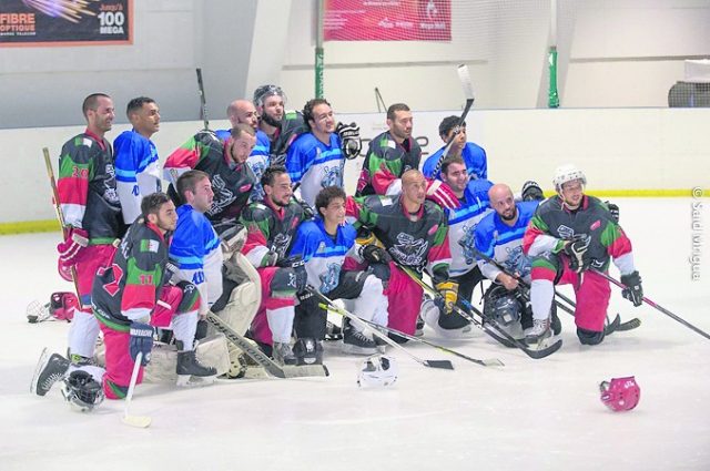 A4 2 col evry hockey team