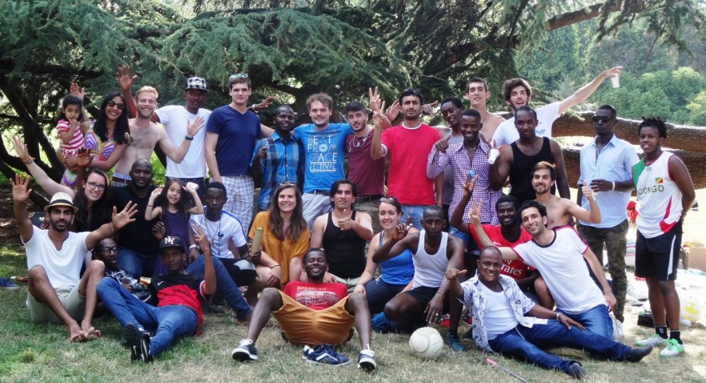 Rencontre avec de réfugiés lors d'un pique-nique et d'un après-midi de jeux à Paris.