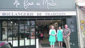 La boulangerie Au Four au Moulin a totalement modifié son espace en le rendant plus spacieux et plus lumineux, a agrandi la vitrine et changé le sens de la vente.