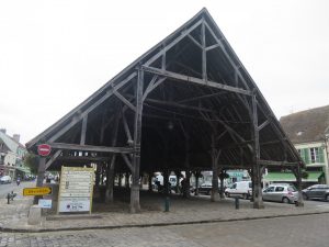 Le marché des Potiers aura lieu sous la grande halle de Milly-la-Forêt ce week-end.