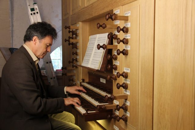 champcueil-choeur-et-orgue-a-leglise-002