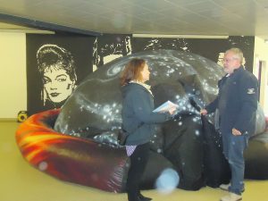 Le planétarium, installé dans le hall du collège Jean-Rostand.