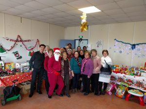 Les bénévoles grâce à qui les enfants auront des jouets.