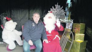 A l’organisation Daniel Corre, maire adjoint et devinez qui fait le Père Noël ? L’édile de la commune.