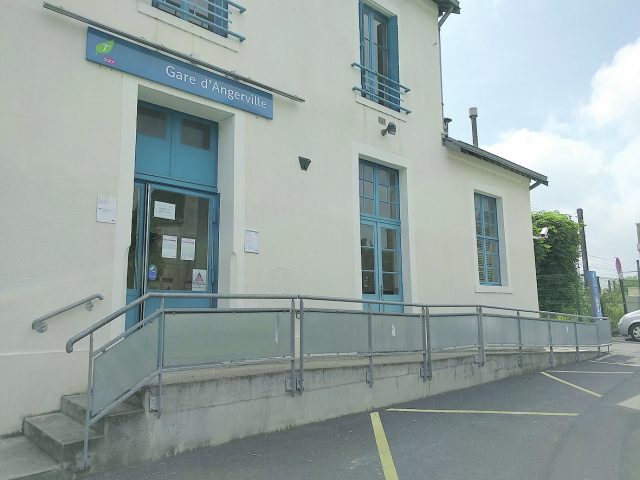 ANGERVILLEgare
