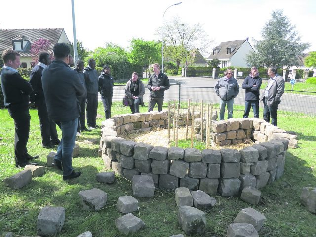 MENNECYkeyholegarden