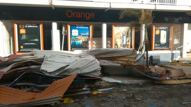 r10 2col Boutique Orange