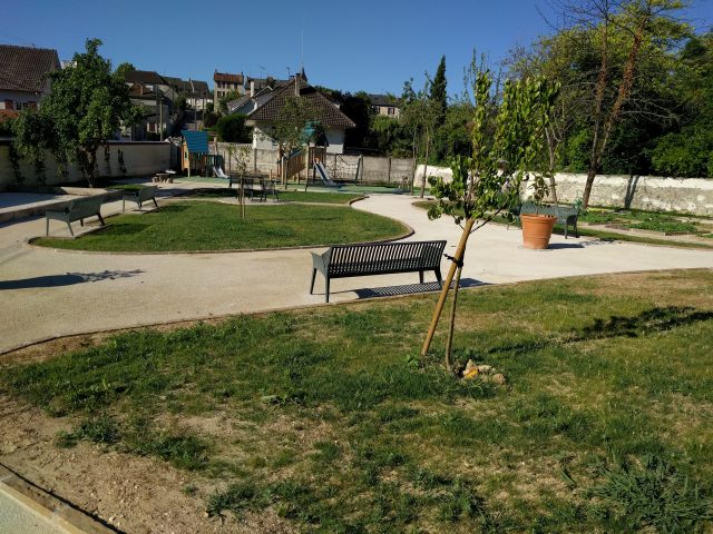MEREVILLEjardinpublic1