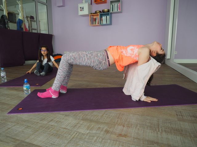 cours yoga enfants studio 59 posture corps respect arpajon essonne