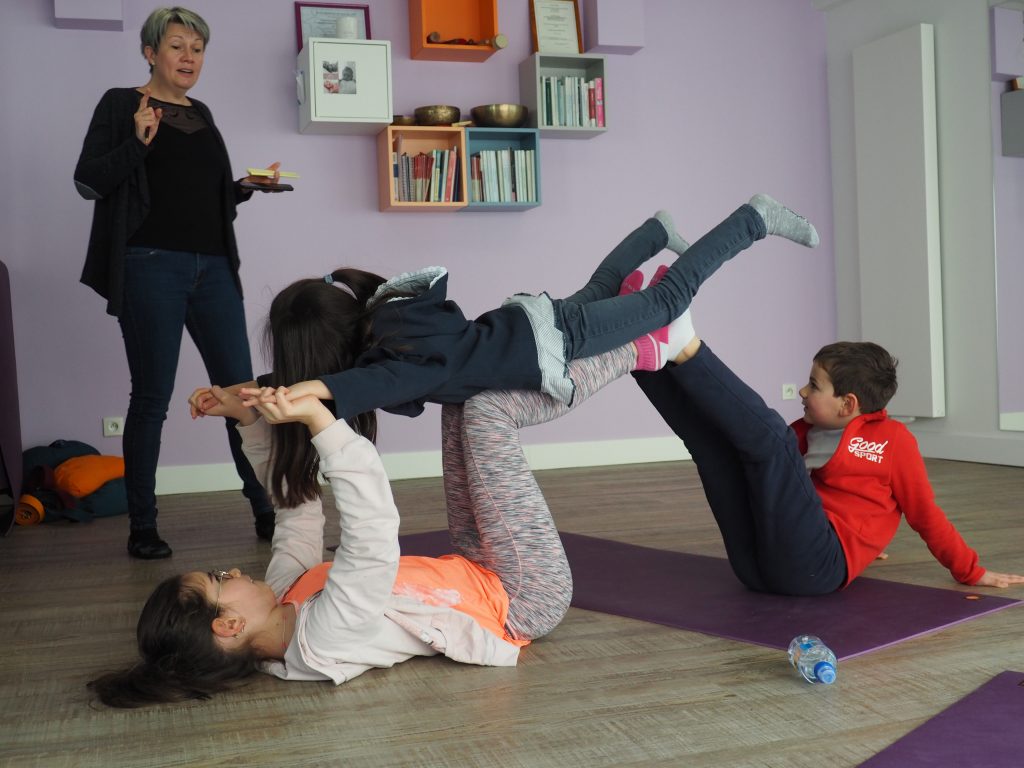 cours yoga enfants studio 59 posture corps respect arpajon essonne