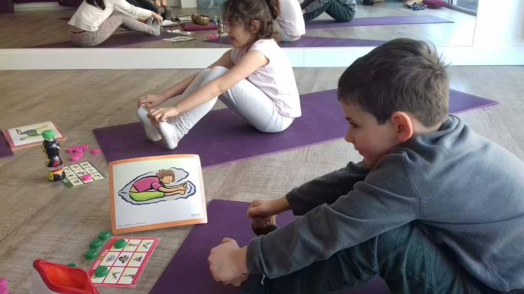 cours yoga enfant posture corps respect bingo arpajon studio 59