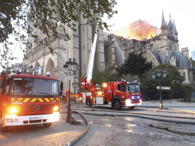 FD pompiers Notre Dame