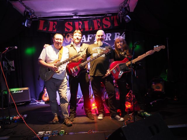 Le groupe a joué au Selest pour le festival de l'astronomie de Bouray-sur-Juine. groupe rock afterb4 bouray-sur-juine le selest rockin'1000 stade de france