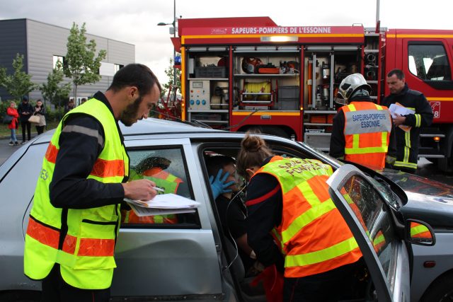 MENNECYsimulationaccidentpompiers4