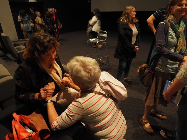 Meena-Goll, autrice-conférencière, a proposé une séance de dédicace autour de son livre cinéma débat confluences ballancourt sur essonne et je choisis de vivre amande nans damien
