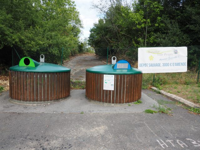 Conteneurs de tri à Breuillet