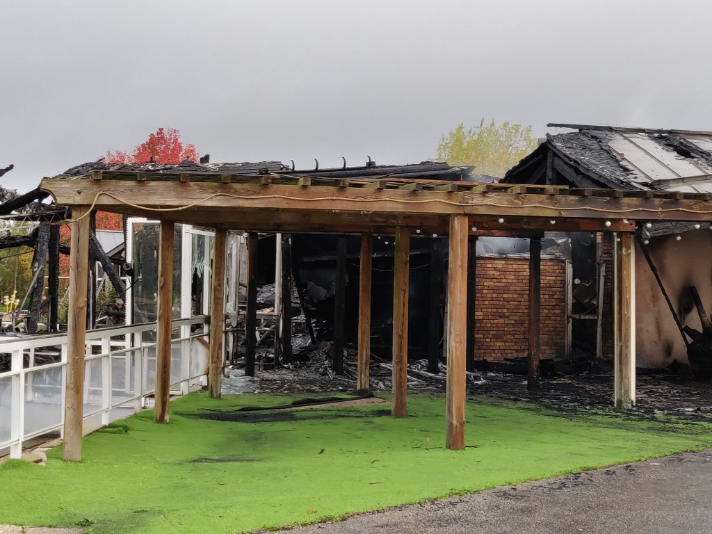 Essonne : le restaurant de l'Ile de loisirs d'Etampes a brûlé - Le Républicain de l'Essonne