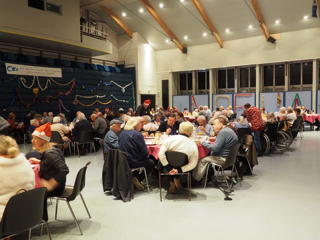 petits frères des pauvres repas Noël Itteville Vallée de l'Essonne