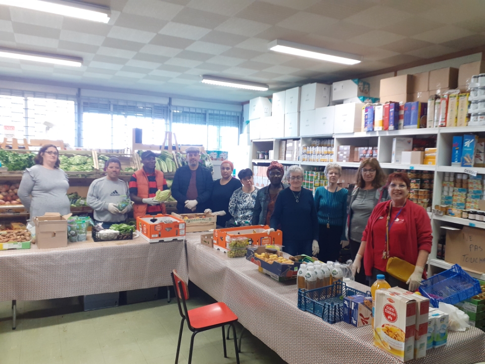 Secours populaire association distribution alimentaire Etampes