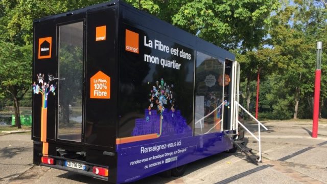 Orange camion fibre