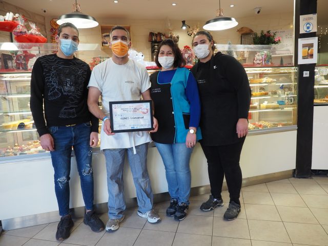 L'artisan-boulanger Emmanuel Nunes entouré de sa famille. Emmanuel Nunes boulanger Aux délices d'Angerville Essonne