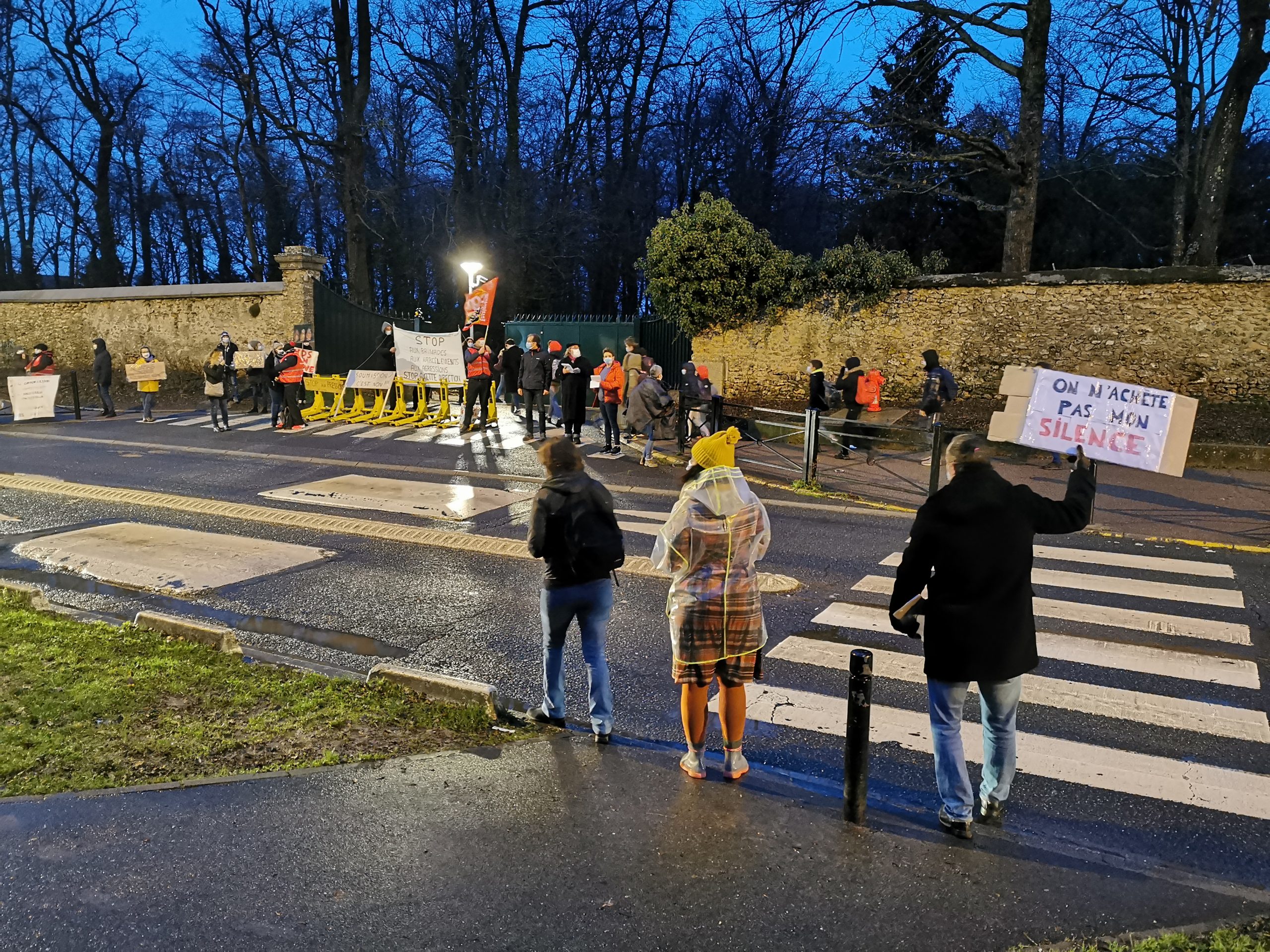 grève professeurs harcèlement agression notre dame de sion evry courcouronnes