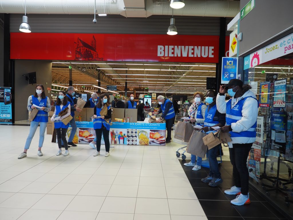 collecte alimentaire hygiène étudiants Evry Rotary Club