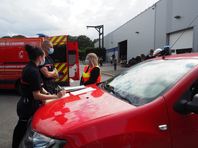 La députée Laëtitia Romeiro-Dias a fait une après-midi d'immersion auprès des sapeurs-pompiers d'Arpajon. pompiers Arpajon Laëtitia Romeiro-Dias députée