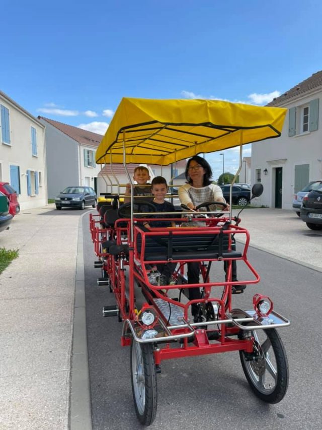 CHEPTAINVILLErosalie rosalie vélo collectif bus Cheptainville enfants soleil