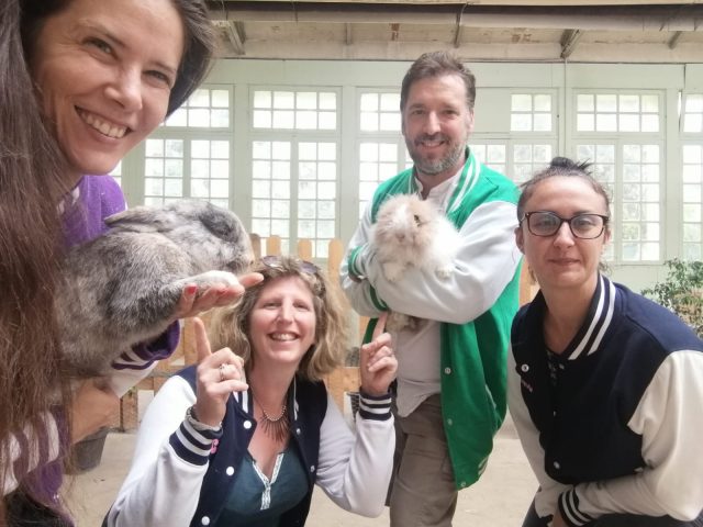 Equipe Bules bules médiation animale lapin cochon d'inde Boissy-sous-Saint-Yon