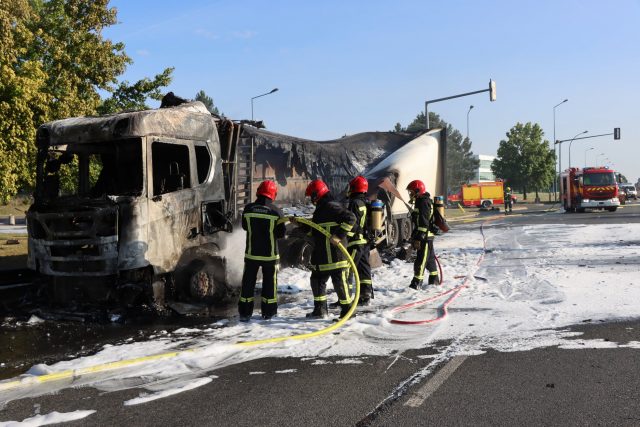 FD SDIS Massy feu camion
