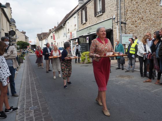 compagnie adhok spectacle art de la rue Breuillet marché plein-vent