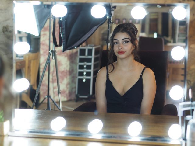 Aurélie Suer a obtenu deux médailles d'or aux concours de Meilleurs Apprentis à l'âge de 16 ans. Aurélie Suer maquillage 16 ans Fontenay-le-Vicomte