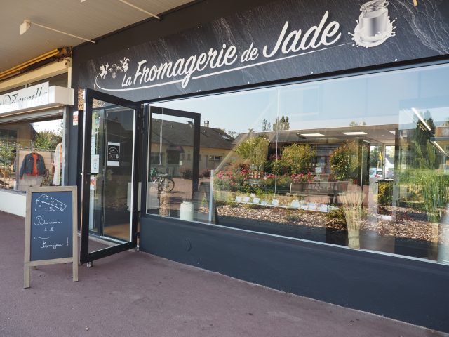 La fromagerie est située dans le centre commercial de la Verville. fromagerie jade mennecy verville