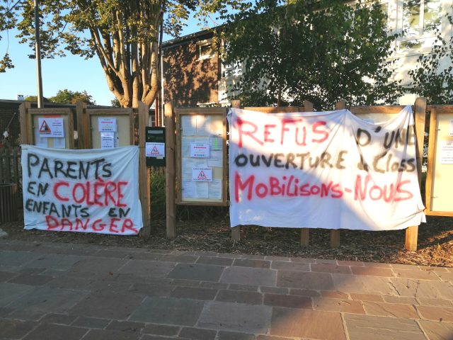 Mobilisation sur le parvis de l'école