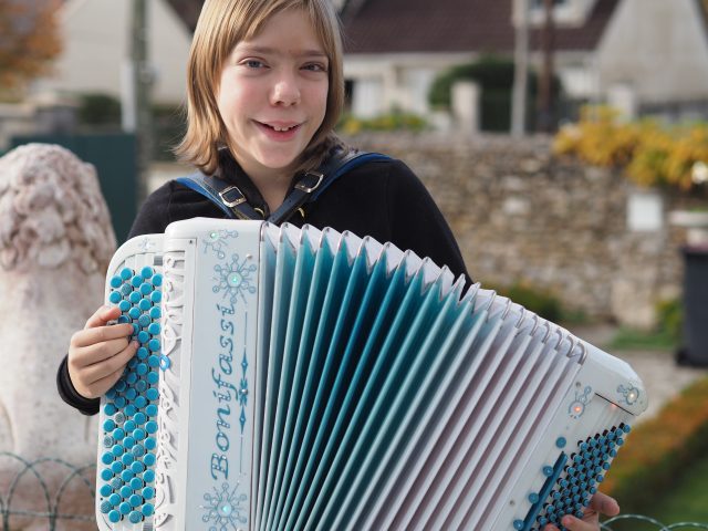 Madlyn pratique l'accordéon depuis l'âge de 3 ans et demi.