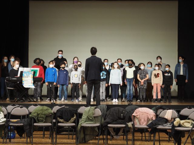 Les 23 élèves de CM1 du Petit-Nice à Angerville et 12 travailleurs adultes en situation de handicap de l'ESAT Paul-Besson d'Etampes seront réunis sur scène le 13 février. concert de poche cm1 petit nive angerville esat paul besson etampes
