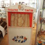 Le petit théâtre de marionnettes aux couleurs de Tintin.