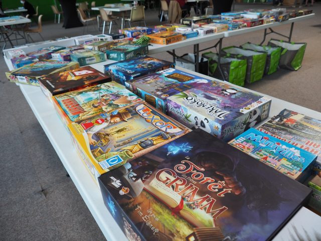 L'association La Communauté des dés possède une collection d'une centaine de jeux de société. jeux de société communauté dé Cerny
